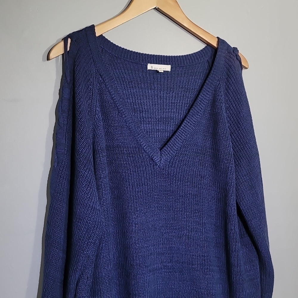 SKIES Are Blue Oversized V-Neck Blue Knit Sweater
